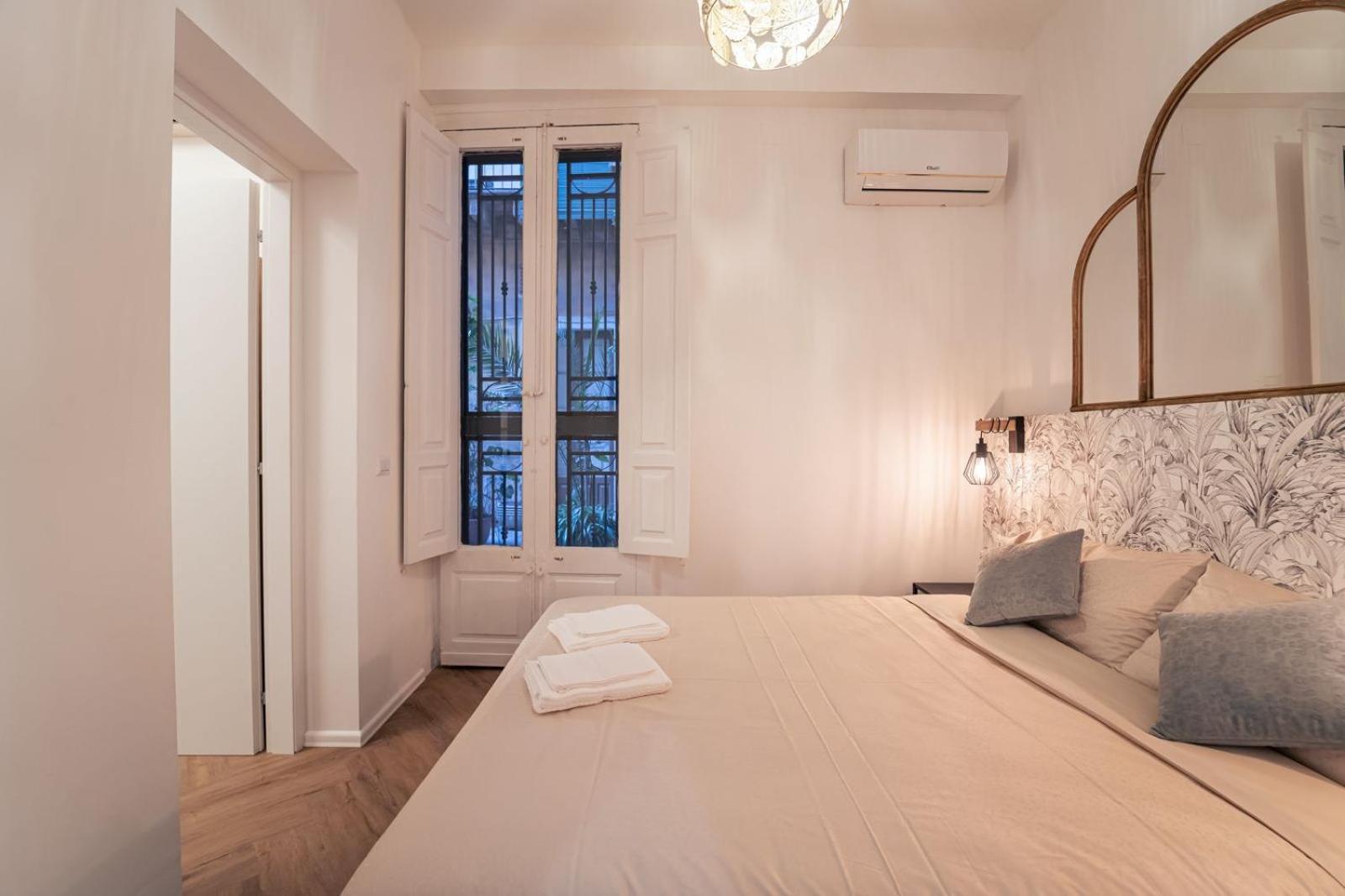 Elegant Design Apartment In Historical City Center Catania Bagian luar foto