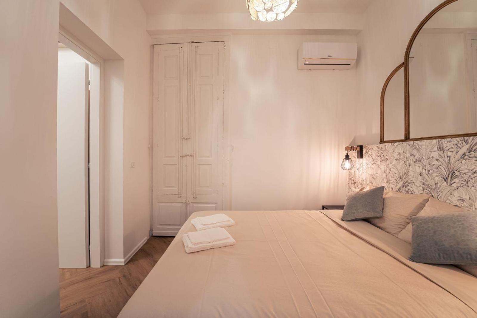 Elegant Design Apartment In Historical City Center Catania Bagian luar foto