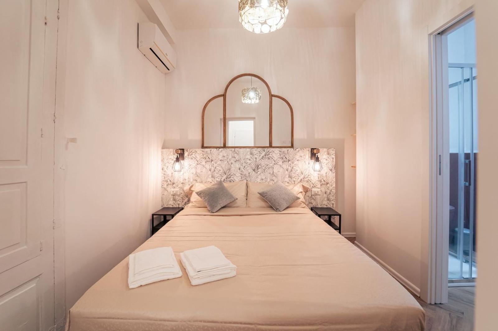 Elegant Design Apartment In Historical City Center Catania Bagian luar foto