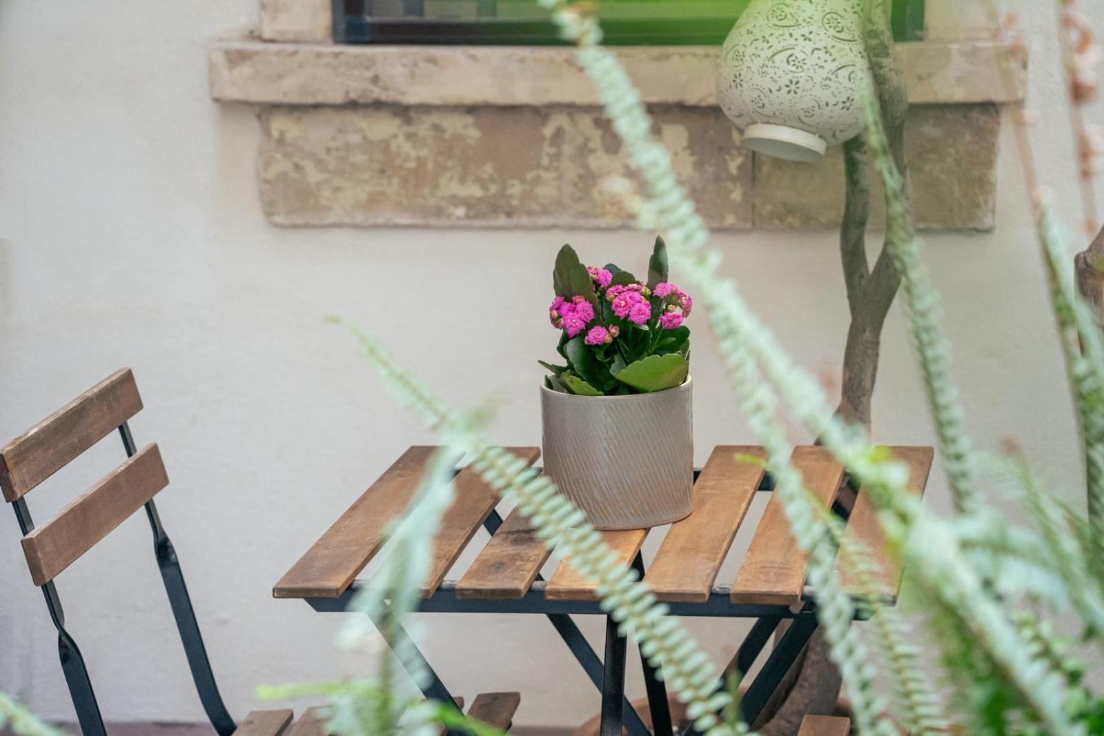 Elegant Design Apartment In Historical City Center Catania Bagian luar foto