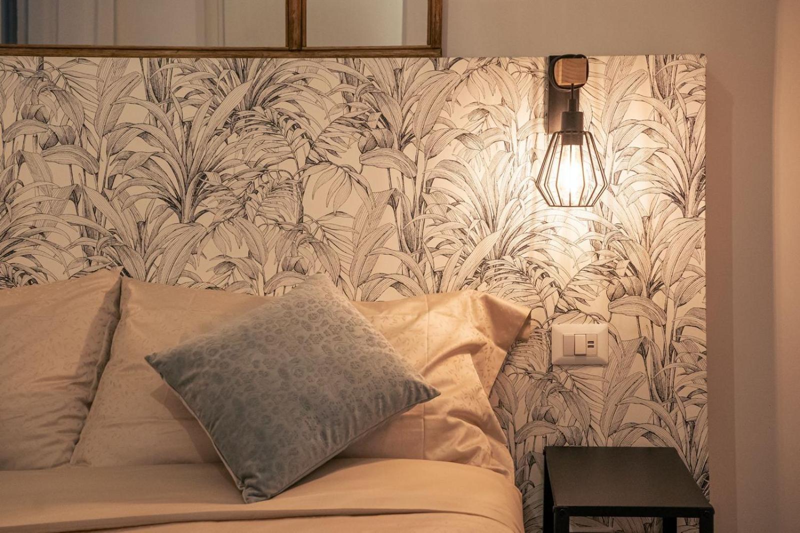 Elegant Design Apartment In Historical City Center Catania Bagian luar foto